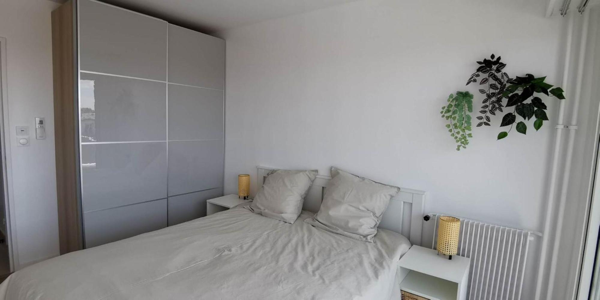 Le Pinky Bird Belleville Paris 20 Luaran gambar